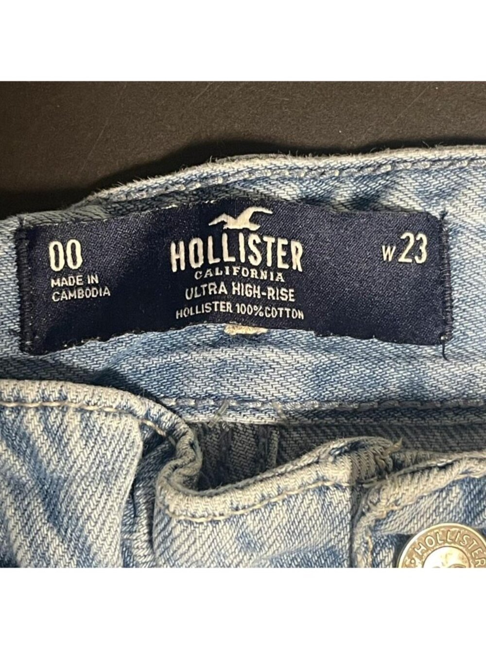 Hollister Women’s Ultra High-Rise Paperbag Denim Shorts Light Wash Size 00 W23 - Picture 4 of 5